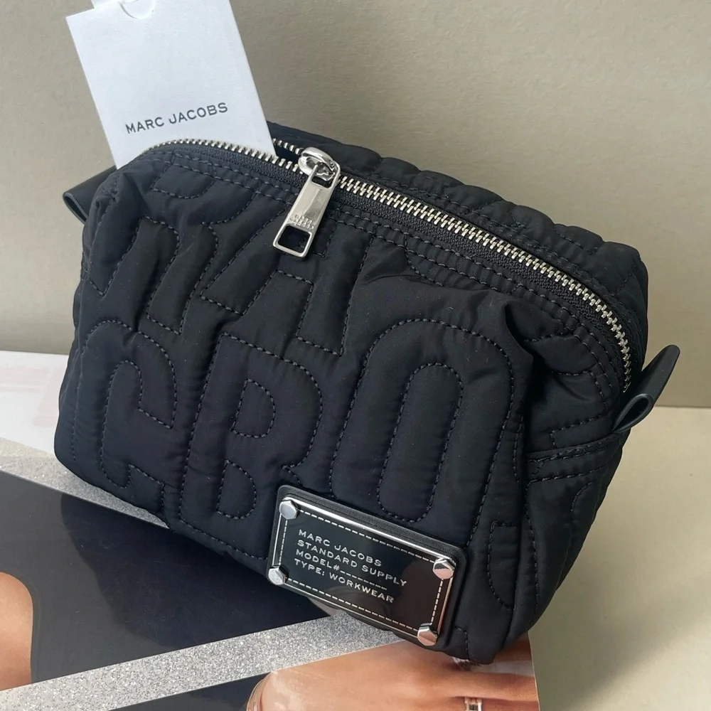 (new+card) Marc Jacobs cosmetic travel pouch /case quilted size 8 inch black